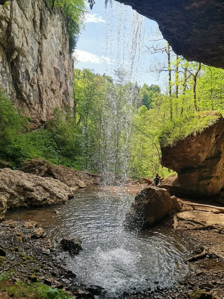 Чинарский водопад, грот